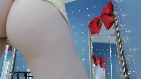 kriskras__ online show from April 21, 2026, 5:25 am