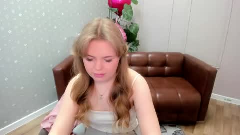 Snapshot of krispi_2000 chatting on March 11, 2026, 5:02 am Kriss online show from March 11, 2026, 5:02 am