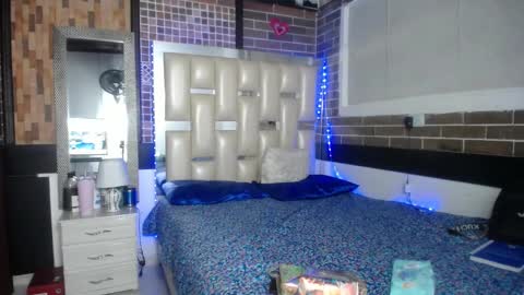 kriss_sweetboobs online show from February 28, 2025, 11:36 am