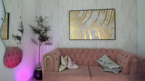 Krisstine  online show from April 22, 2026, 12:18 pm