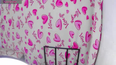 krissone online show from October 3, 2025, 9:45 pm