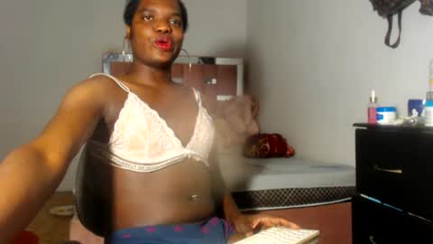 Snapshot of kristal_cox2 chatting on June 15, 2026, 10:06 am kristal_cox2 online show from June 15, 2026, 10:06 am