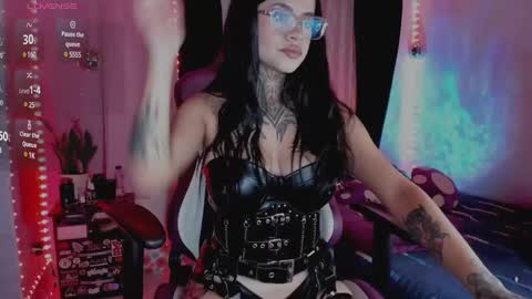 Snapshot of kristall_schwarz_ chatting on January 30, 2025, 10:19 pm Kristall online show from January 30, 2025, 10:19 pm