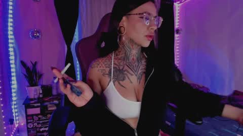 Snapshot of kristall_schwarz_ chatting on February 13, 2025, 4:22 am Kristall online show from February 13, 2025, 4:22 am