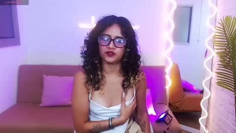 kristen_tay online show from January 14, 2025, 3:04 pm