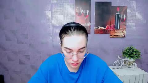 Kristen online show from November 18, 2025, 9:14 am