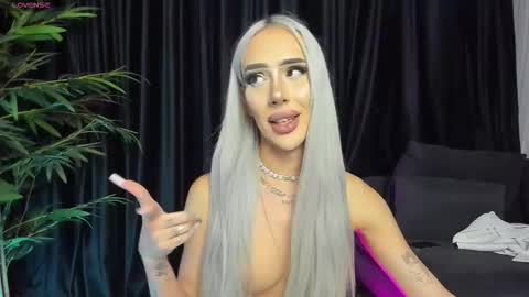 Kris the doll online show from October 23, 2025, 10:52 pm