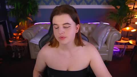 kristifoxy online show from May 18, 2026, 12:22 pm
