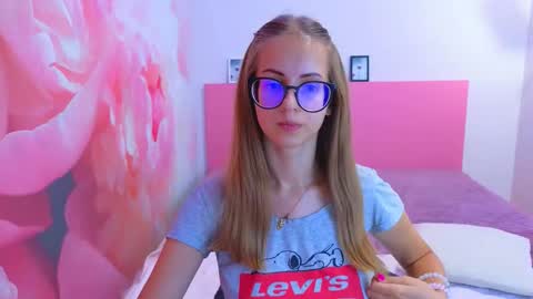 Kristina Adel online show from September 13, 2025, 6:57 am