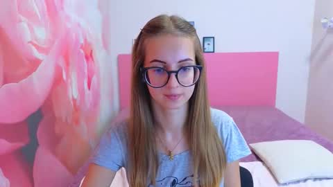 Kristina Adel online show from November 13, 2025, 8:13 am