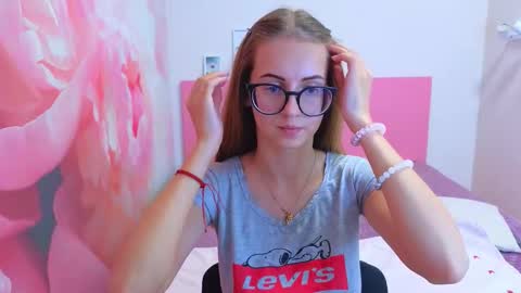 Kristina Adel online show from November 14, 2025, 8:46 am