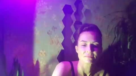 Snapshot of kristinagold44 chatting on February 1, 2025, 10:23 pm Kristina online show from February 1, 2025, 10:23 pm