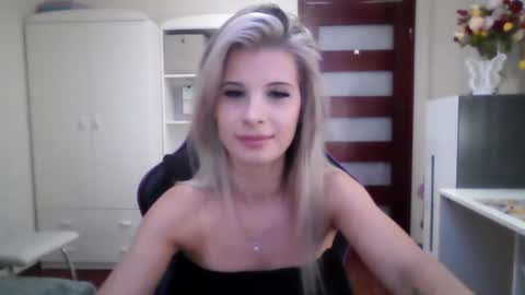 KristineAmore online show from September 26, 2025, 10:08 am