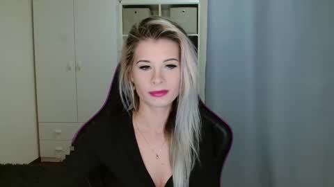 KristineAmore online show from December 3, 2025, 7:38 am