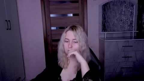 Snapshot of kristy_fran chatting on April 27, 2026, 10:52 pm Kristy online show from April 27, 2026, 10:52 pm
