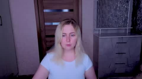 Snapshot of kristy_fran chatting on June 28, 2026, 12:00 pm Kristy online show from June 28, 2026, 12:00 pm