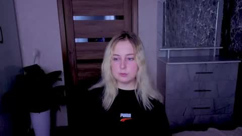 Snapshot of kristy_fran chatting on July 3, 2026, 9:54 pm Kristy online show from July 3, 2026, 9:54 pm