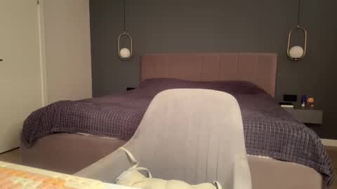 Kristi online show from September 23, 2025, 4:04 am