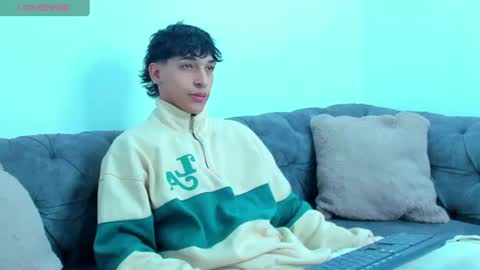 Snapshot of kroywave chatting on July 2, 2026, 3:17 am Kroy Wave Muscle Tattoos Latino online show from July 2, 2026, 3:17 am