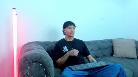 Snapshot of kroywave chatting on July 15, 2026, 3:12 am Kroy Wave Muscle Tattoos Latino online show from July 15, 2026, 3:12 am