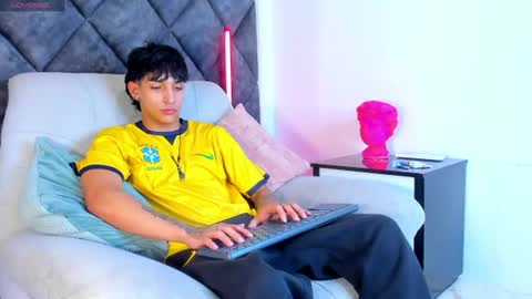 Snapshot of kroywave chatting on July 20, 2026, 5:00 am Kroy Wave Muscle Tattoos Latino online show from July 20, 2026, 5:00 am