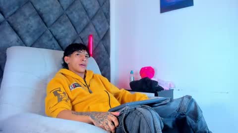 Snapshot of kroywave chatting on July 28, 2026, 3:13 am Kroy Wave Muscle Tattoos Latino online show from July 28, 2026, 3:13 am