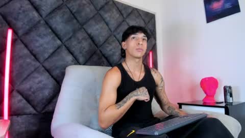 Snapshot of kroywave chatting on August 7, 2026, 3:08 am Kroy Wave Muscle Tattoos Latino online show from August 7, 2026, 3:08 am