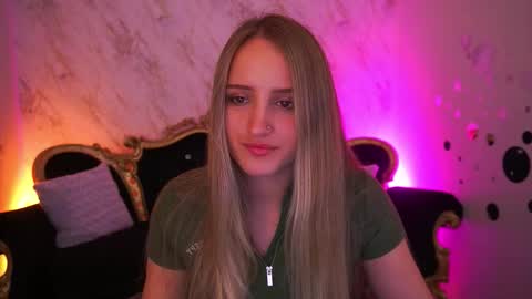 Snapshot of krys_tina chatting on March 30, 2026, 7:20 am krys_tina online show from March 30, 2026, 7:20 am