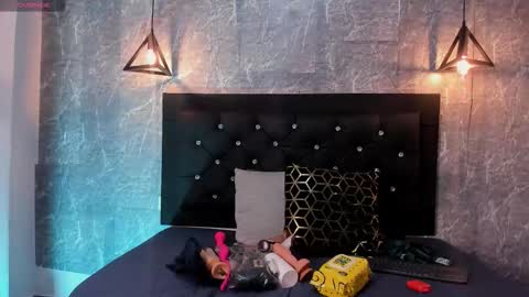 Kystal Taylor online show from November 19, 2025, 11:32 am