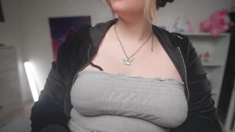 Krystal Syx online show from October 10, 2025, 1:26 am