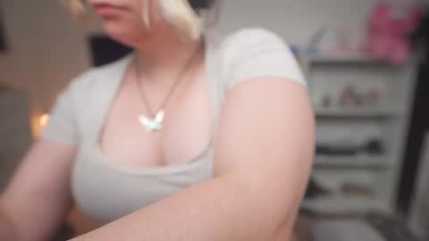 Krystal Syx online show from October 16, 2025, 1:50 am