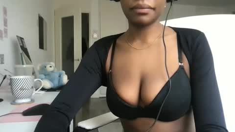 kulthum775 online show from March 13, 2026, 12:12 pm