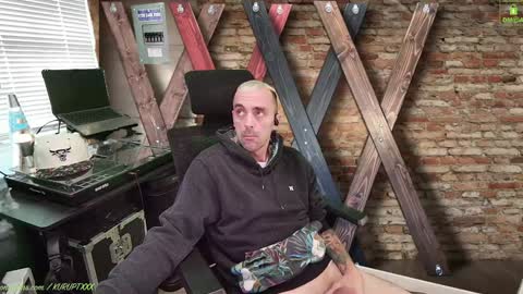 Snapshot of kuruptxxx chatting on January 18, 2025, 5:37 pm kuruptxxx online show from January 18, 2025, 5:37 pm