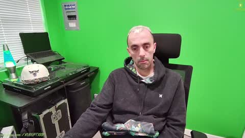 Snapshot of kuruptxxx chatting on January 19, 2025, 6:00 pm kuruptxxx online show from January 19, 2025, 6:00 pm