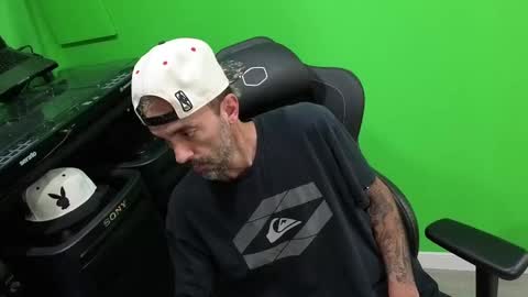 Snapshot of kuruptxxx chatting on October 8, 2025, 6:38 pm kuruptxxx online show from October 8, 2025, 6:38 pm