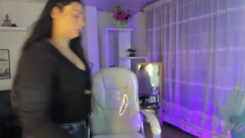 kylie online show from December 2, 2024, 1:24 pm