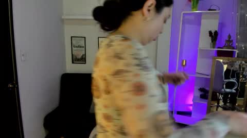 kylie online show from September 10, 2025, 1:22 pm