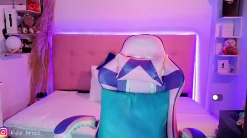 k ylie online show from April 23, 2026, 9:17 pm