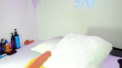 kylie Sttel online show from December 14, 2024, 12:33 pm