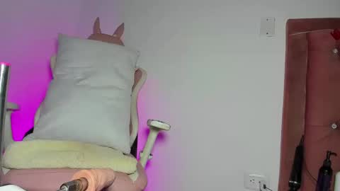 kylie Sttel online show from February 24, 2025, 2:40 am