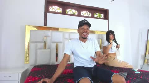 Snapshot of kylieandjhonny chatting on February 16, 2025, 5:59 pm Kaylie And Jhony online show from February 16, 2025, 5:59 pm