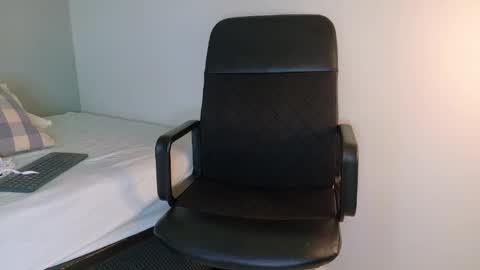 KYLIE  online show from April 21, 2026, 2:01 pm