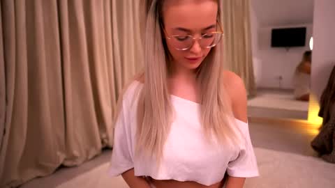 Snapshot of kyliejoyce chatting on June 4, 2026, 8:26 pm Kylie online show from June 4, 2026, 8:26 pm