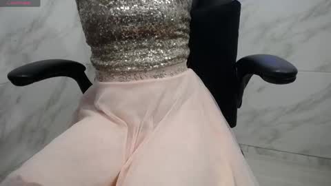 Kyra online show from April 22, 2026, 12:07 pm