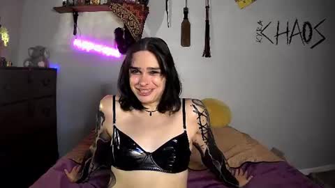 Snapshot of kyrachaos chatting on June 9, 2026, 12:44 am Kyra Chaos online show from June 9, 2026, 12:44 am