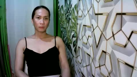 kyutshyne online show from April 21, 2026, 2:26 am