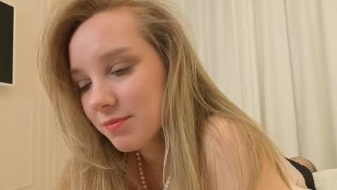 lina online show from December 21, 2025, 9:33 pm