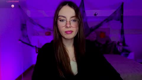 Margo  online show from November 3, 2025, 8:32 pm