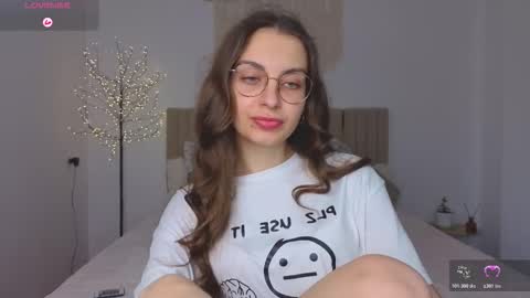 Margo  online show from November 23, 2025, 1:33 pm