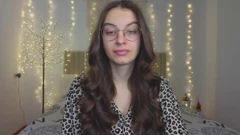 Margo  online show from December 16, 2025, 1:27 pm